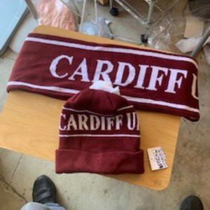 Cardiff University Official Women's Red/White Beanie/Scarf Set OS NWT